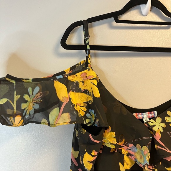 Urban Outfitters Dress Black Floral Teyanna Cold Shoulder Mini Dress Sz 1X EUC - Picture 5 of 8